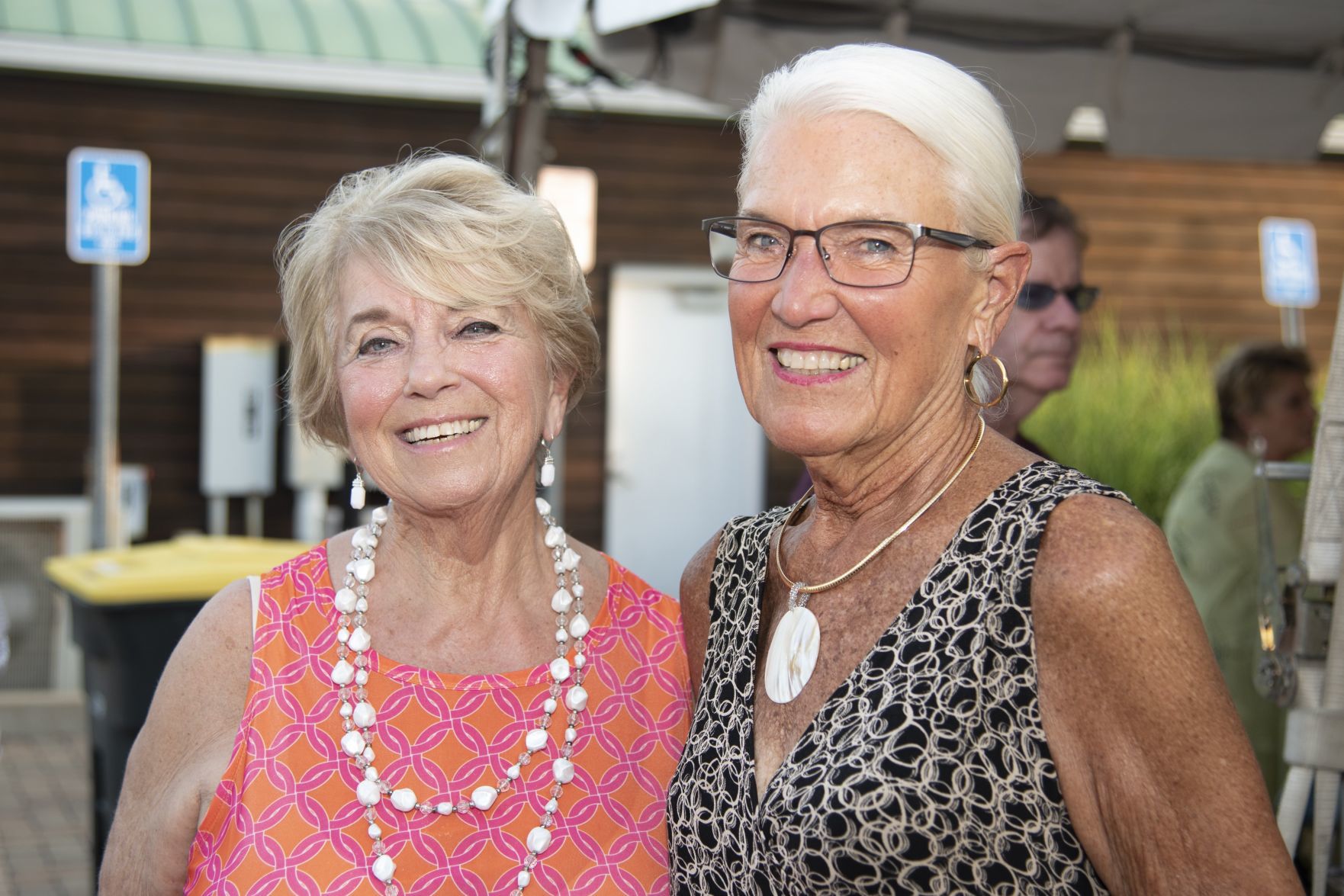 Ann Poelzl, Helen Klohmann